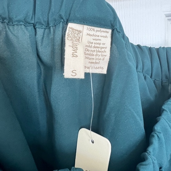 Japna NWT Deep Green Off the Shoulder Top - Size S - Picture 4 of 4